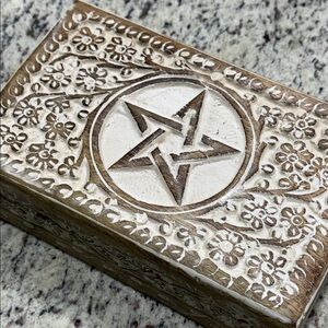 Elegant Wooden Jewelry Organizer with Floral Design